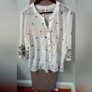 🍀Elegant White Blouse with Blue and Gold Stitched Accents By Fig And Flowers